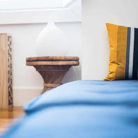 Апартаменти Charmingloft Avenida Large And Stylish