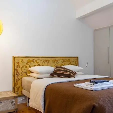 Apartment Charmingloft Avenida Large And Stylish